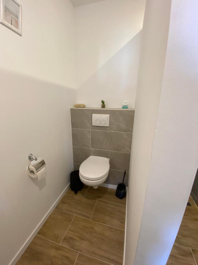 Grosses Doppelzimmer Mit Eigenem Bad Und Kuehlschrank, Frisch Saniert Friedrichskoog Exterior photo